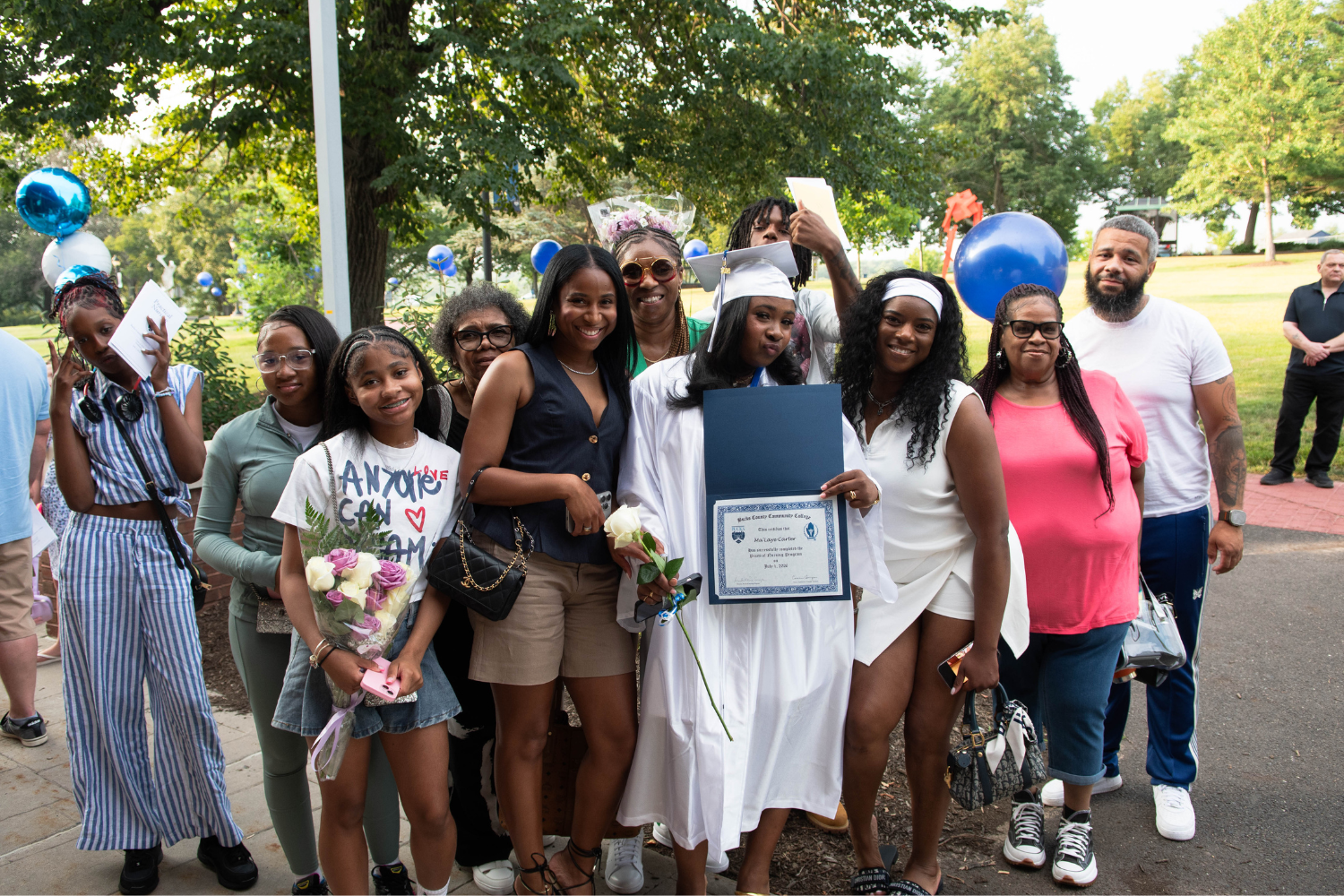 Graudate Ma’Laye Carter and her family