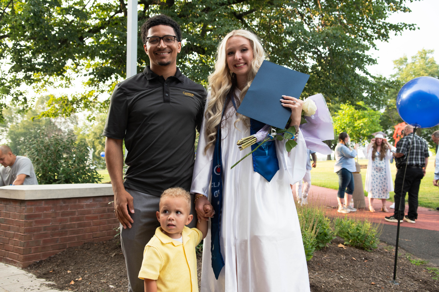 Graduate Autumn Petrey and family